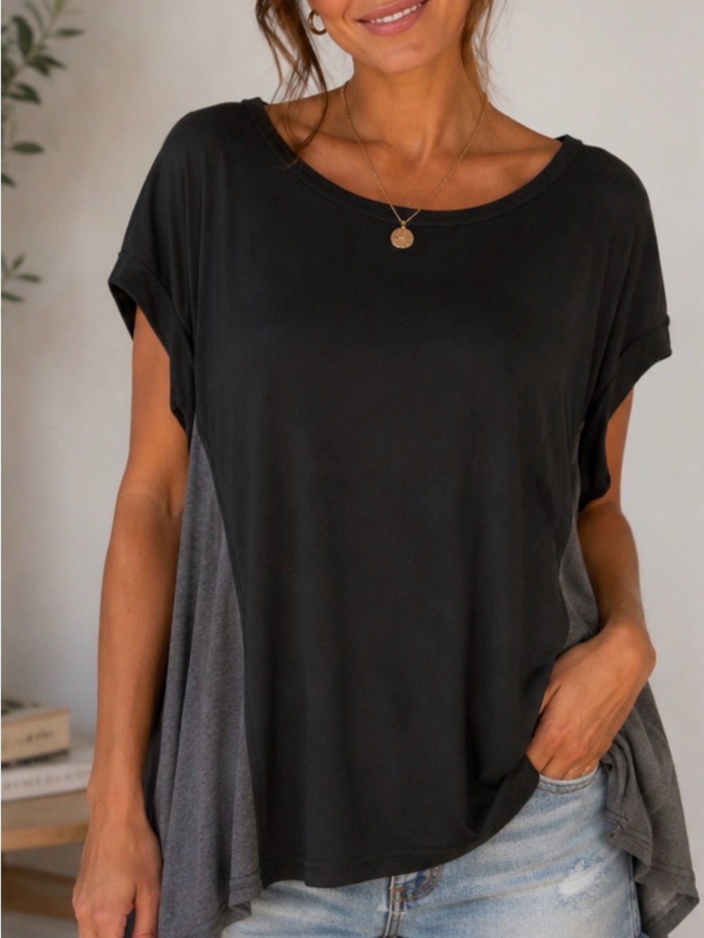 ANDREE BY UNIT Two-Tone Black and Gray Short Sleeve Top